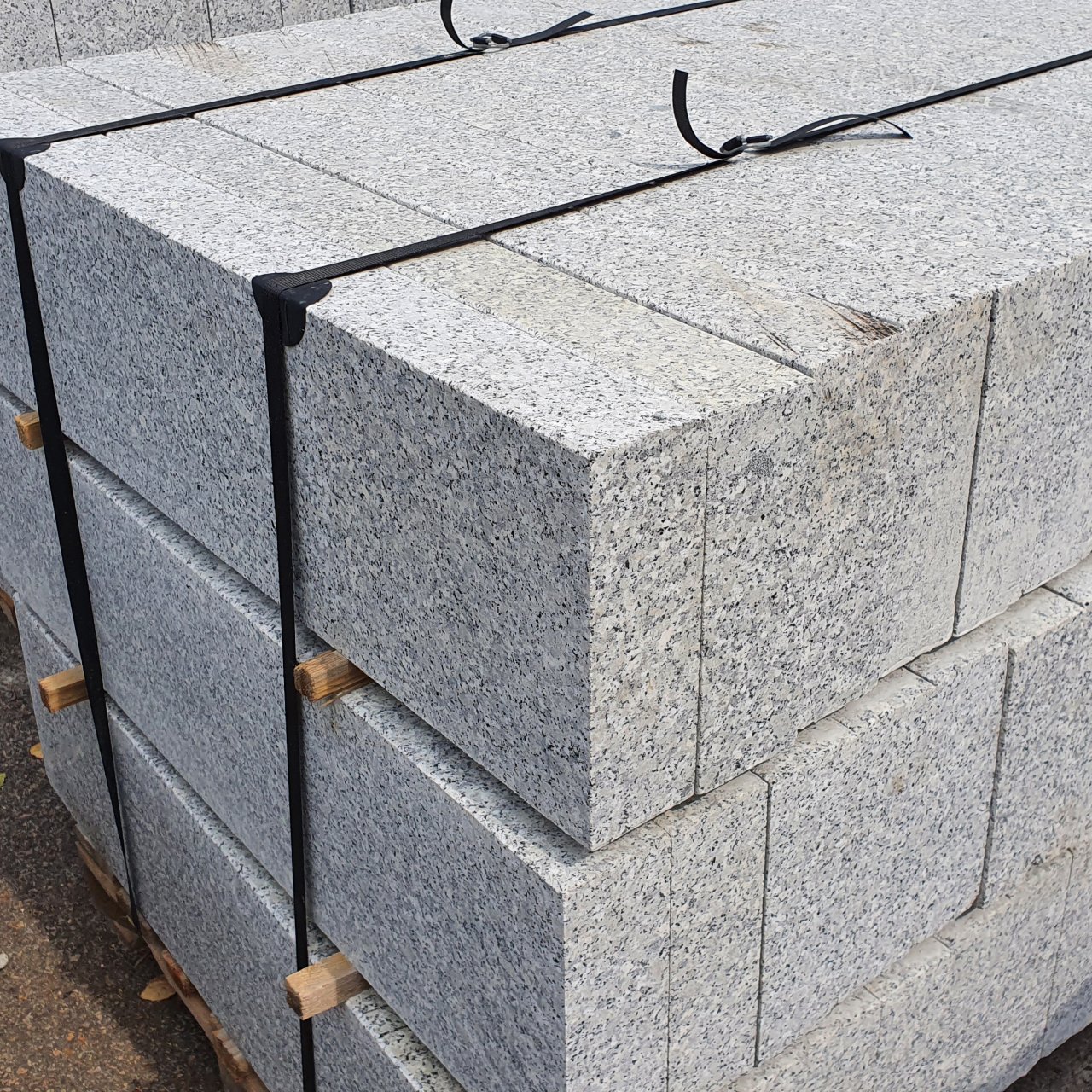 8x25x100 Granit Bordstein Naturstein grau Leistenstein