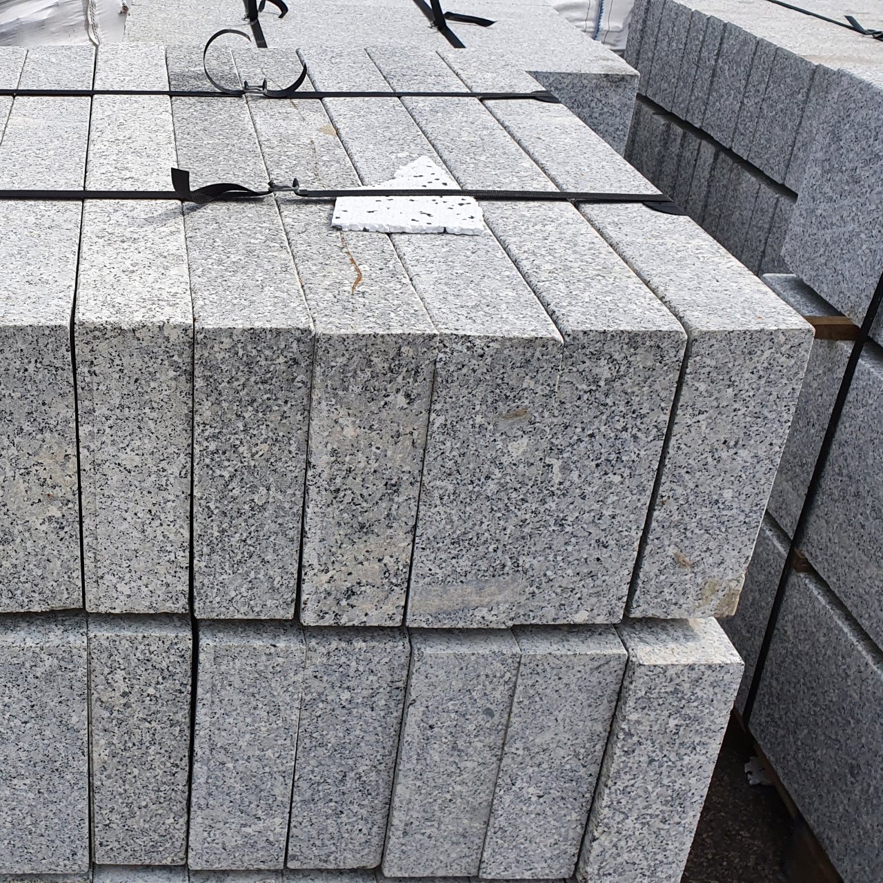 10x25x100 Granit Bordstein Naturstein grau Leistenstein